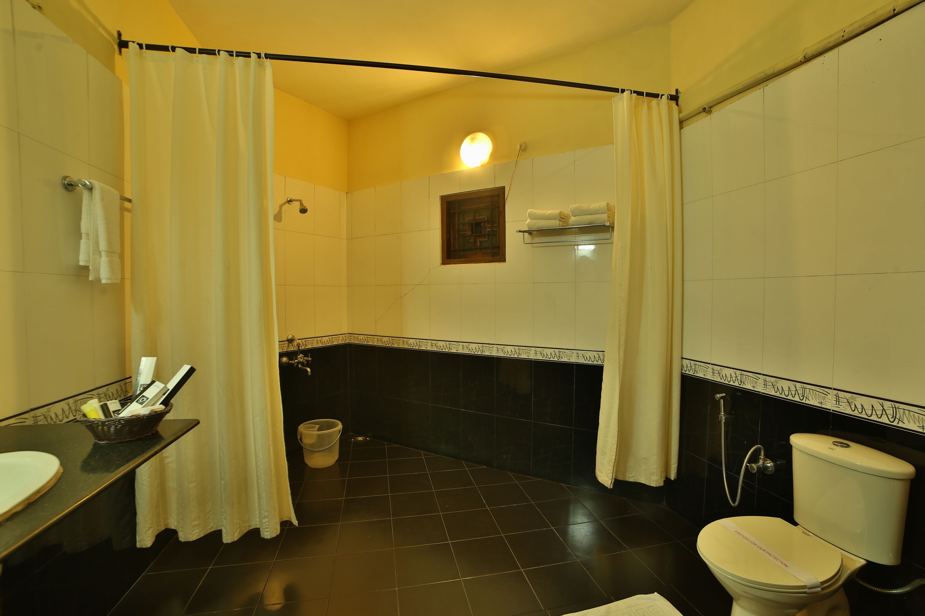 standard room, poolside | bathroom | shower, free toiletries, towels