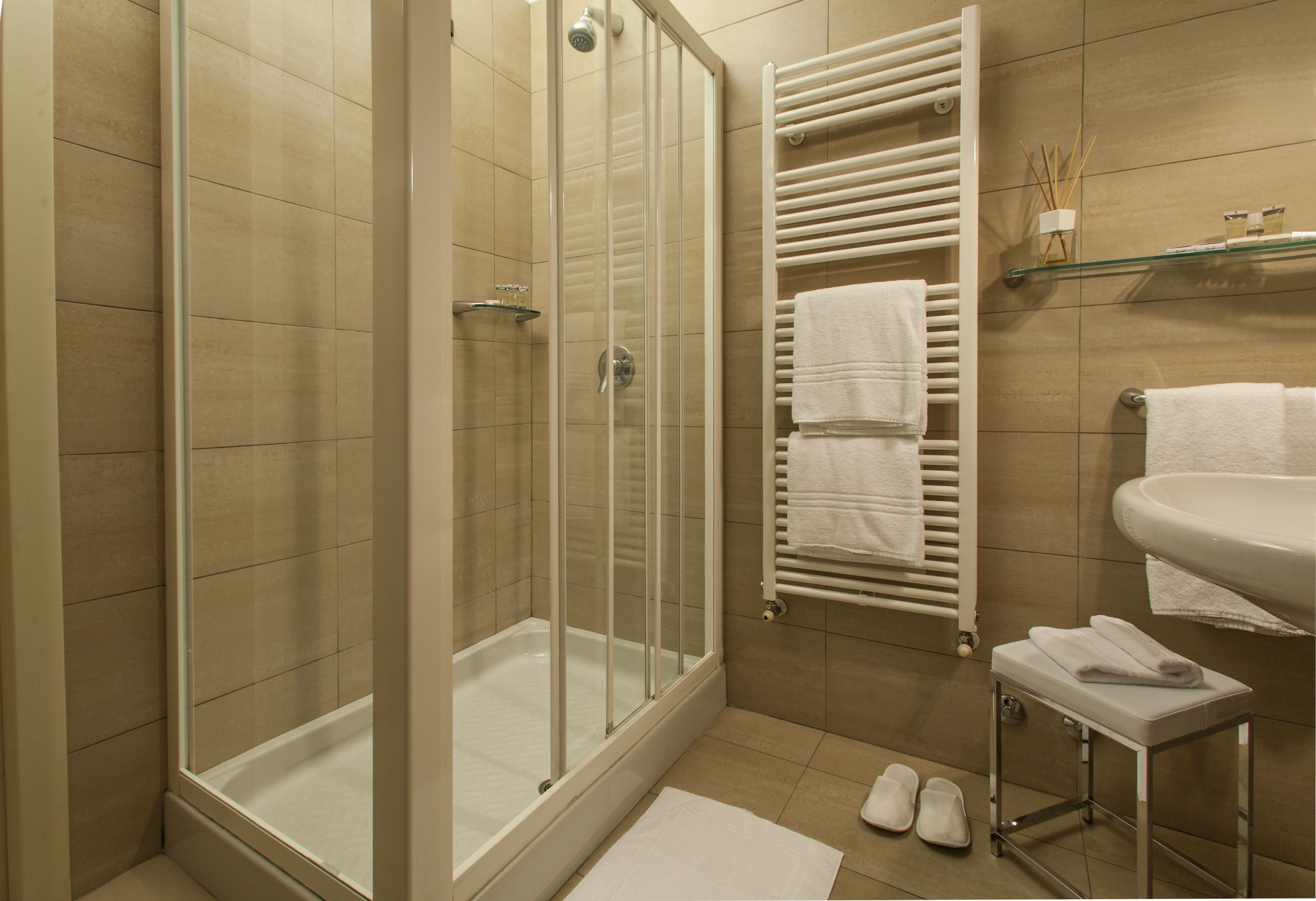 shower, rainfall showerhead, free toiletries, hair dryer