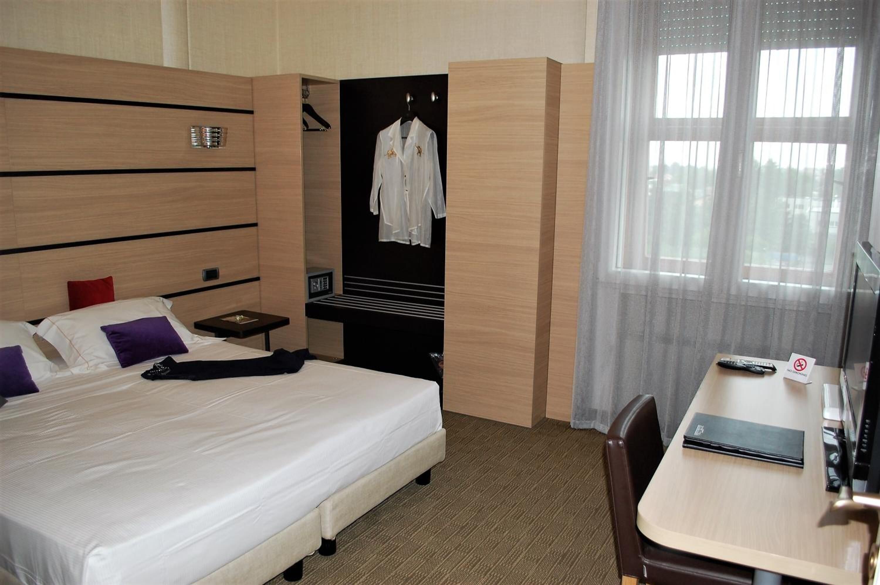 executive double room | premium bedding, down duvets, minibar, in-room safe