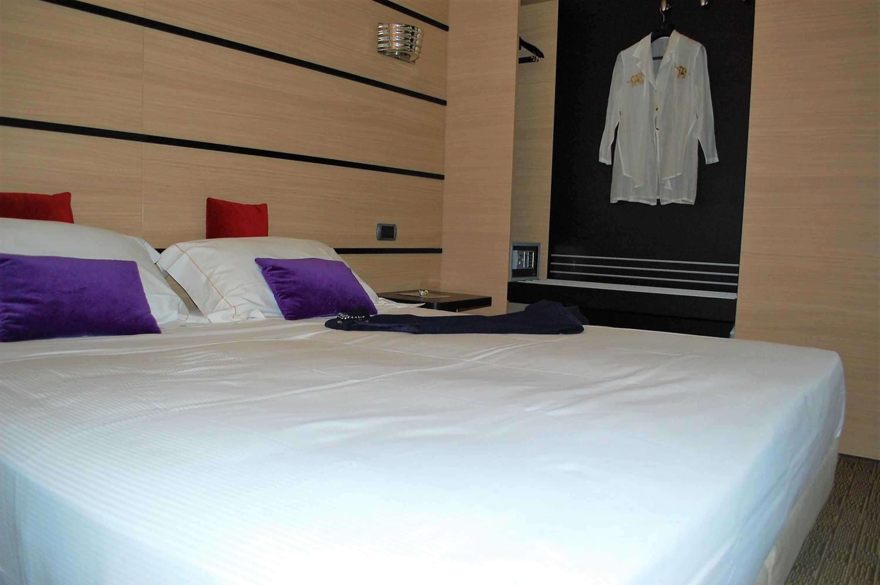 executive double room | premium bedding, down duvets, minibar, in-room safe