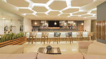 2 bars/lounges, 2 poolside bars