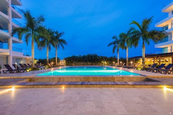 3 outdoor pools, open 9 AM to 8 PM, pool umbrellas, pool loungers