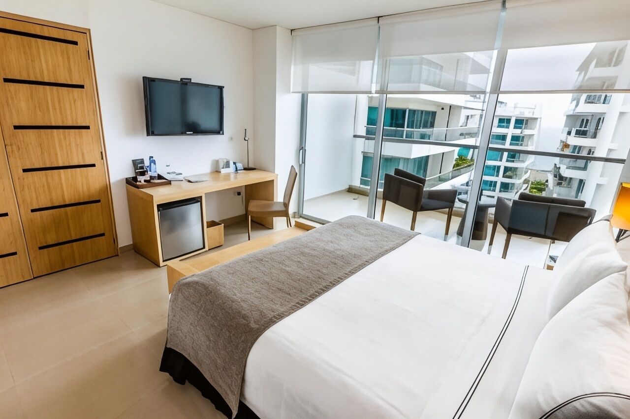 Luxe beddengoed, een minibar, een kluis op de kamer, een bureau