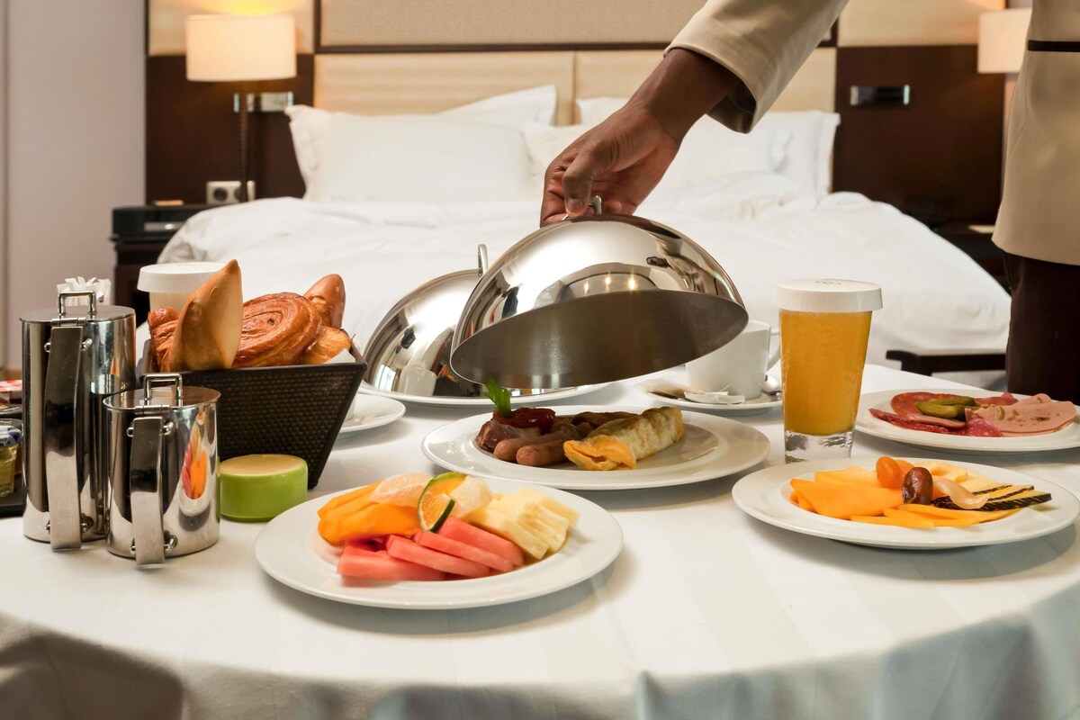 Suite, 1 Queen Bed, Balcony, Sea View | Egyptian cotton sheets, premium bedding, down comforters, minibar