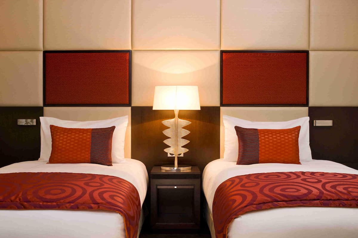 Superior Room, 2 Katil Bujang (Single), Balcony | Cadar kapas Mesir, peralatan tempat tidur premium, gebar bulu kapas