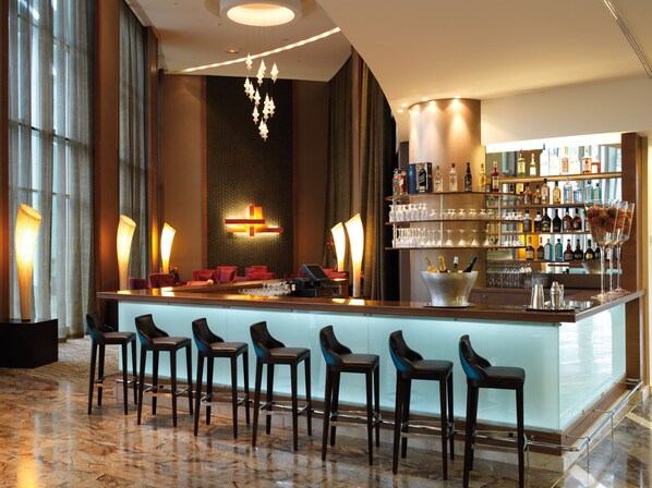 3 bars/lounges, cocktail bar, cocktail bar