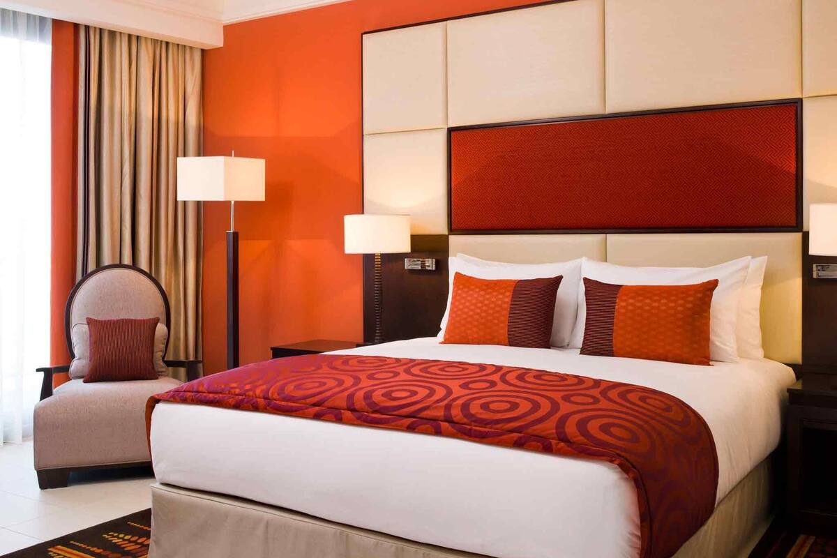 Egyptian cotton sheets, premium bedding, down duvets, minibar