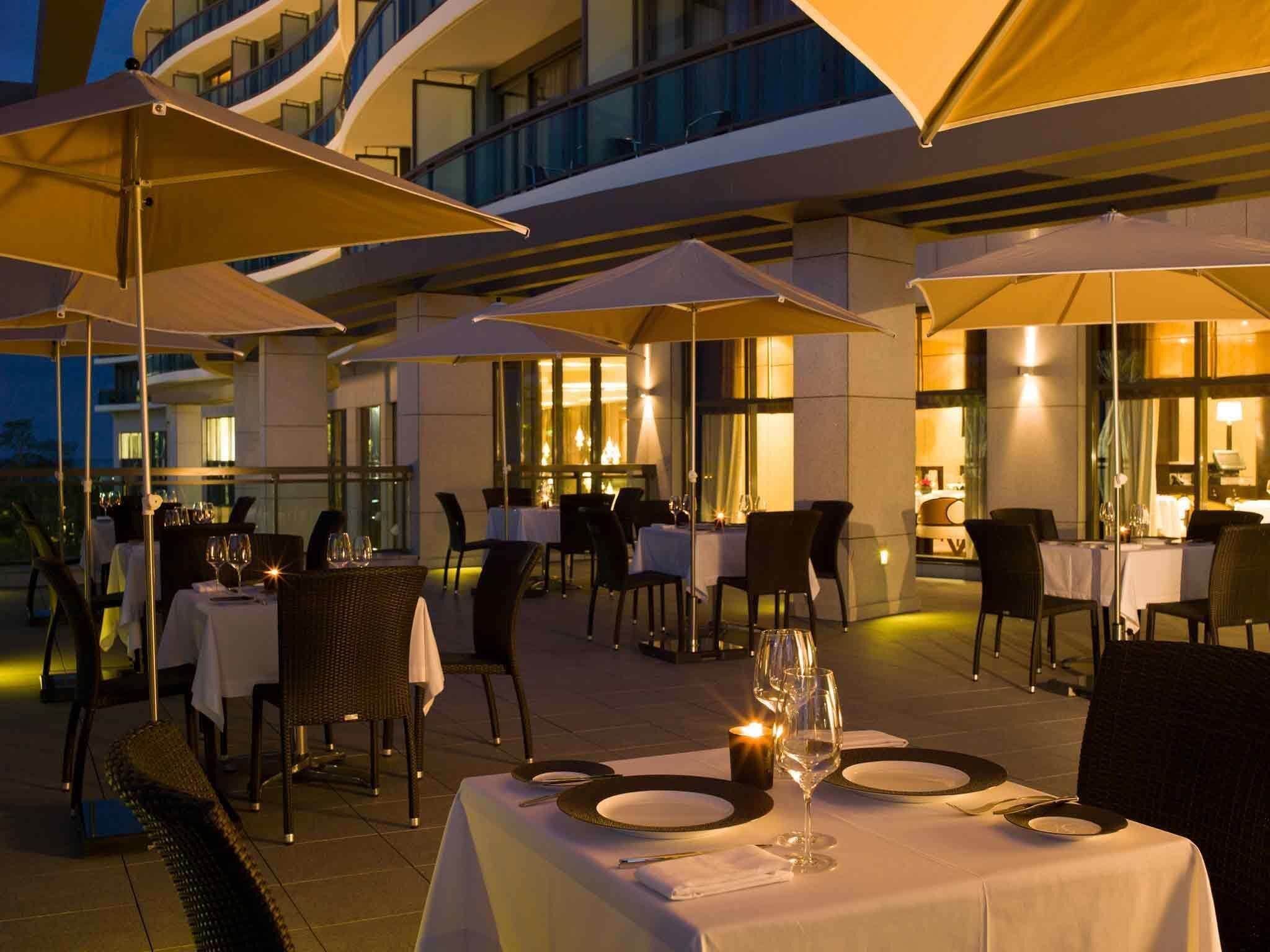 4 restaurants, breakfast, lunch, dinner served; French cuisine 