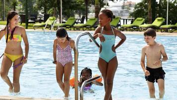 Outdoor pool, pool umbrellas, sun loungers