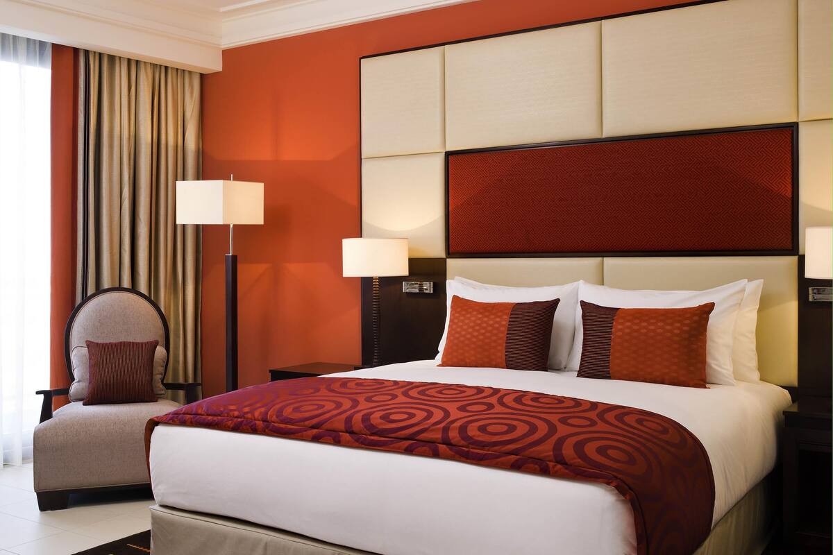 egyptian cotton sheets, premium bedding, down duvets, minibar