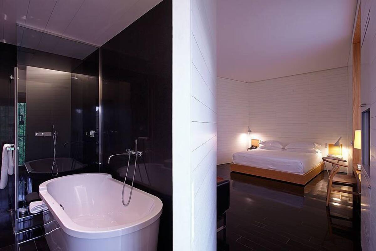 Egyptian cotton sheets, premium bedding, minibar, in-room safe