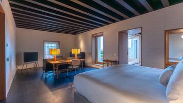 Premium Suite, City View | Egyptian cotton sheets, premium bedding, minibar, in-room safe