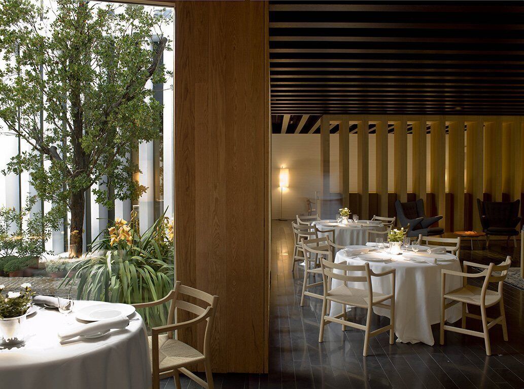2 restaurants; breakfast, lunch, and dinner served