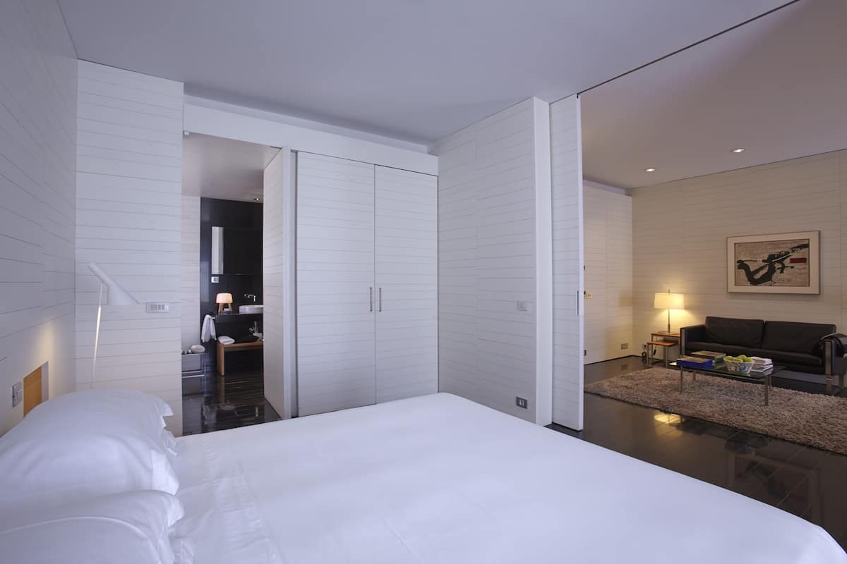 Suite | Lakens van Egyptisch katoen, luxe beddengoed, een minibar