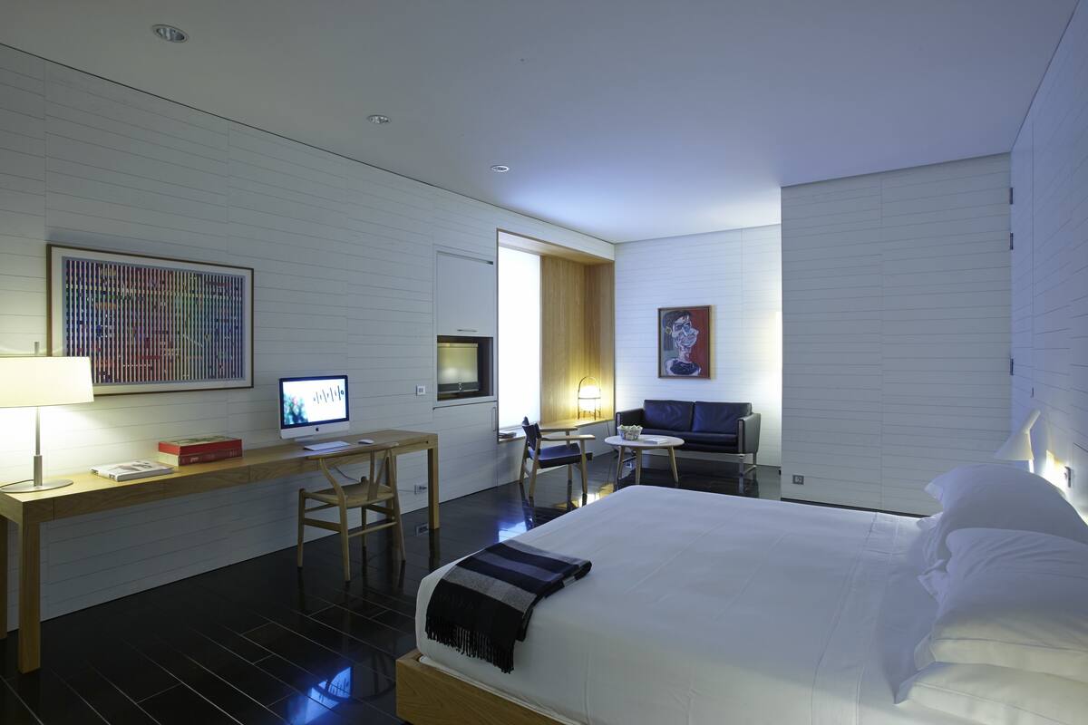 Egyptian cotton sheets, premium bedding, minibar, in-room safe