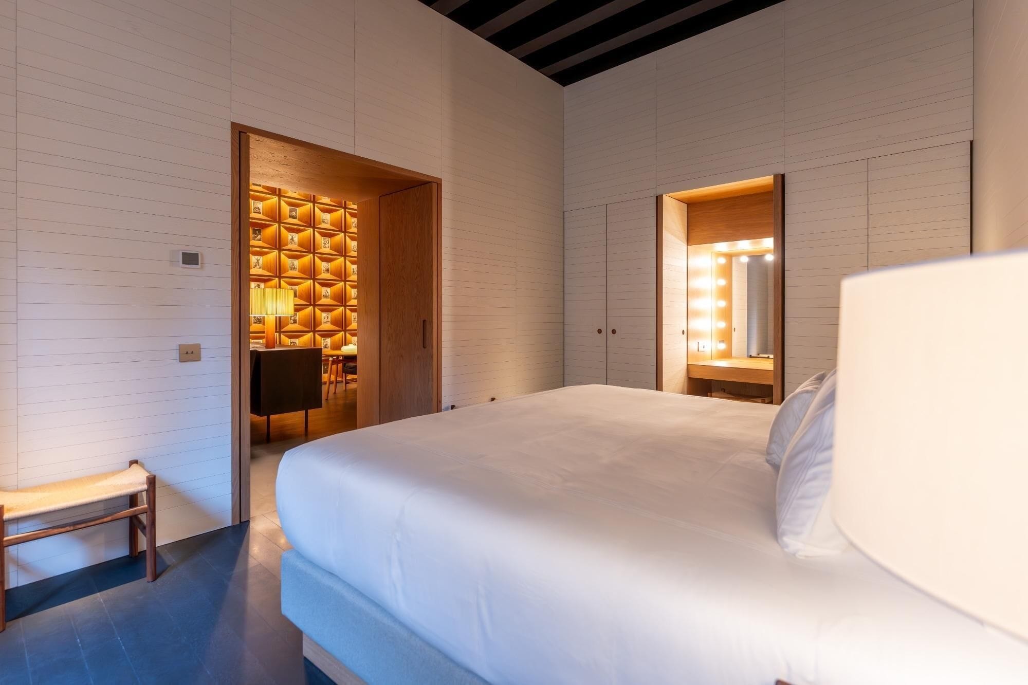Premium Suite, City View | Egyptian cotton sheets, premium bedding, minibar, in-room safe