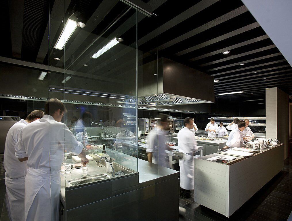2 restaurants; ze serveren er ontbijt, lunch en diner 