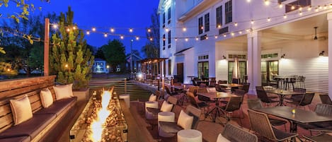 Sarapan, makan malam dan sarapan lewat pagi dihidangkan