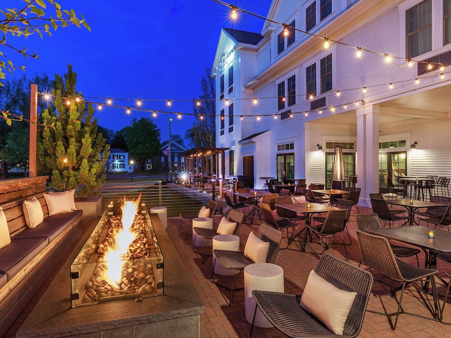 Breakfast, dinner and brunch served