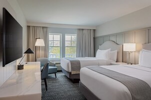 Desk, laptop workspace, iron/ironing board, free WiFi