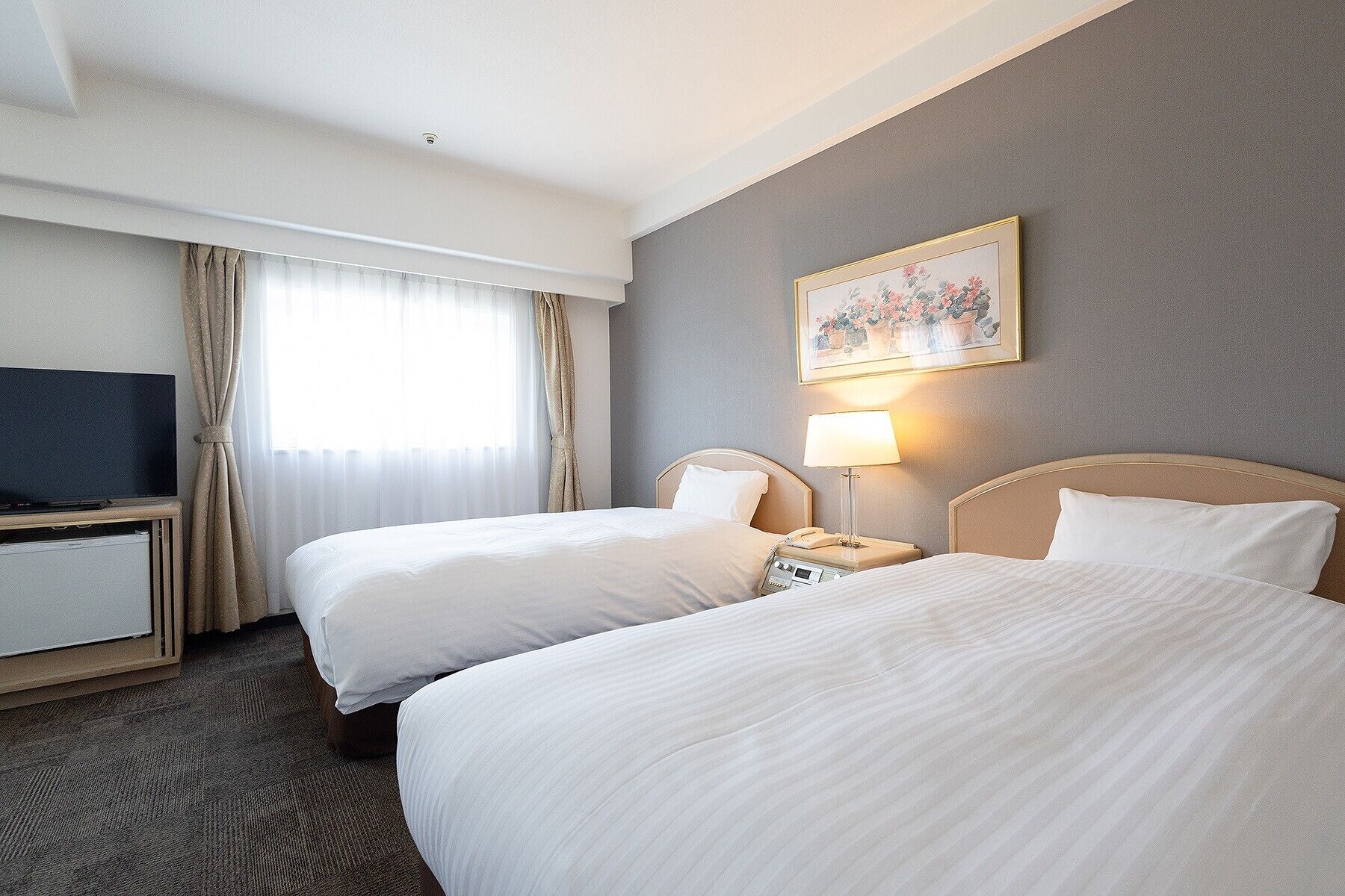 Deluxe Twin Room, Non Smoking | Desk, iron/ironing board, free WiFi, bed sheets