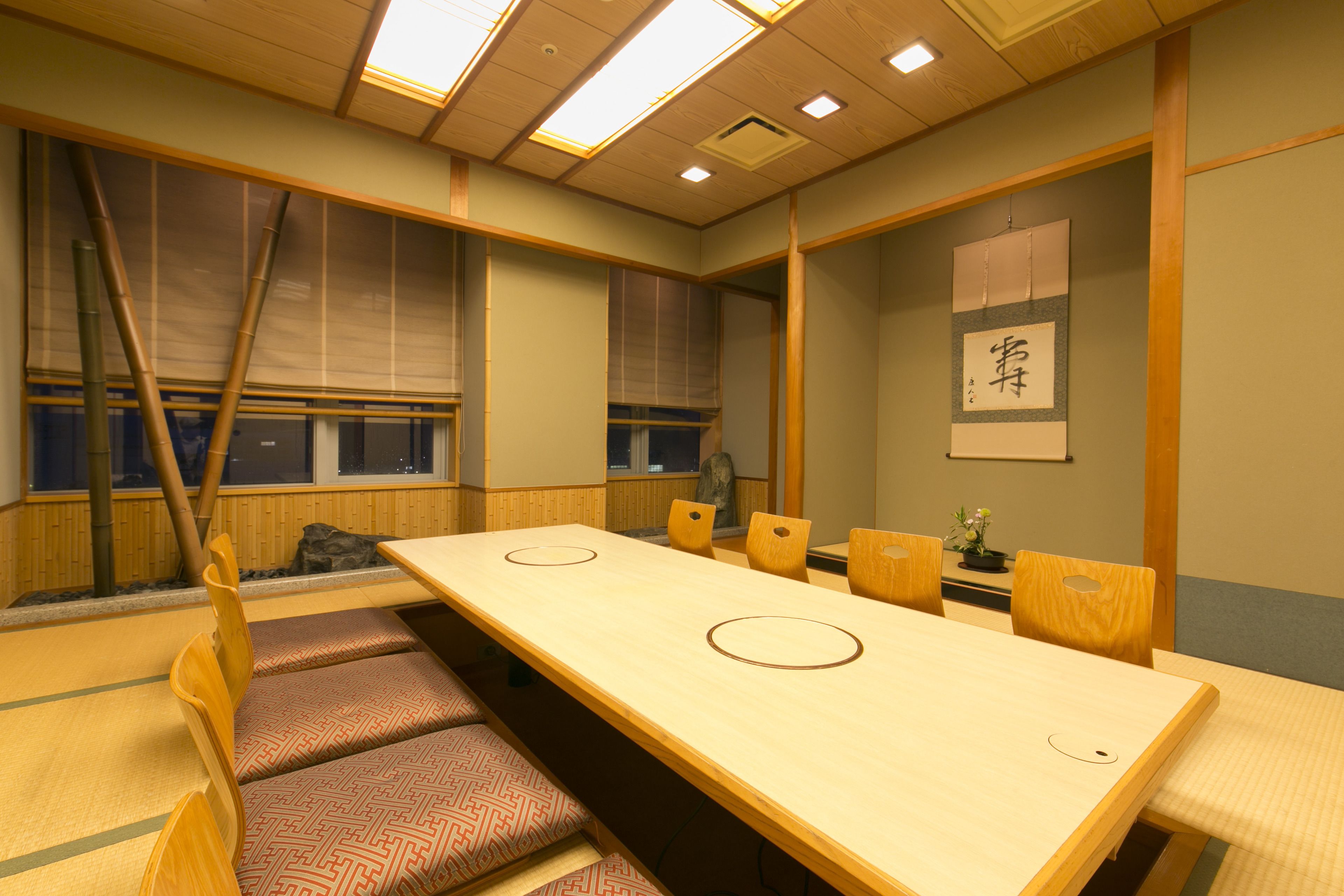 朝食、ランチ、ディナーに営業 (日本料理 / 和食)