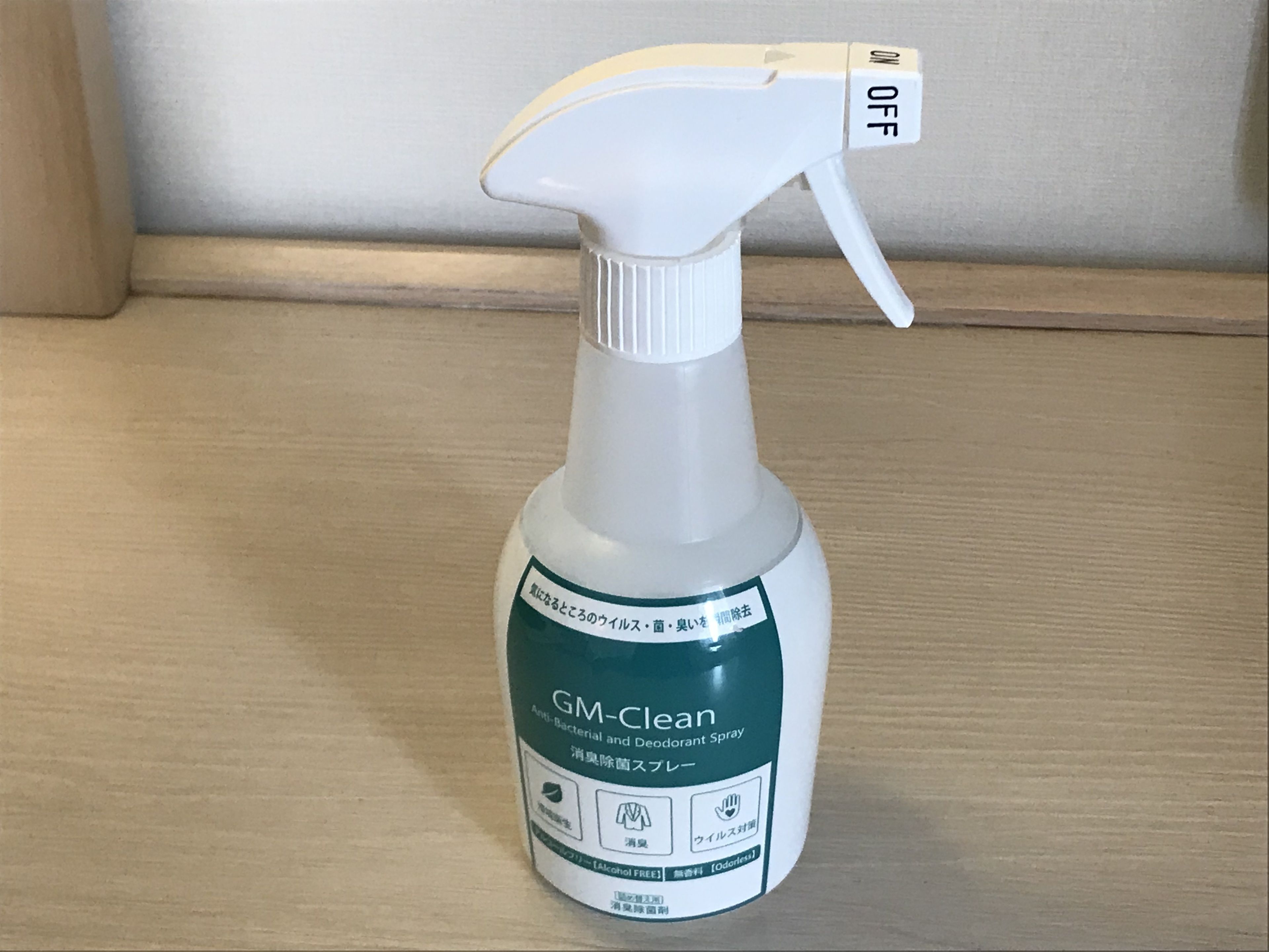Un got de llema transparent GM-Clean antibacterià i desodorant.