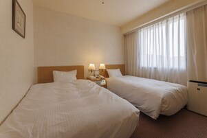 書桌、免費 Wi-Fi、床單