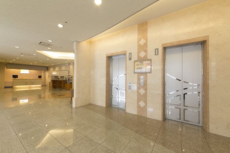 Lobi. Shimonoseki Station West Washington Hotel Plaza