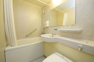 Bañera con ducha, bañera profunda, artículos de tocador gratuitos