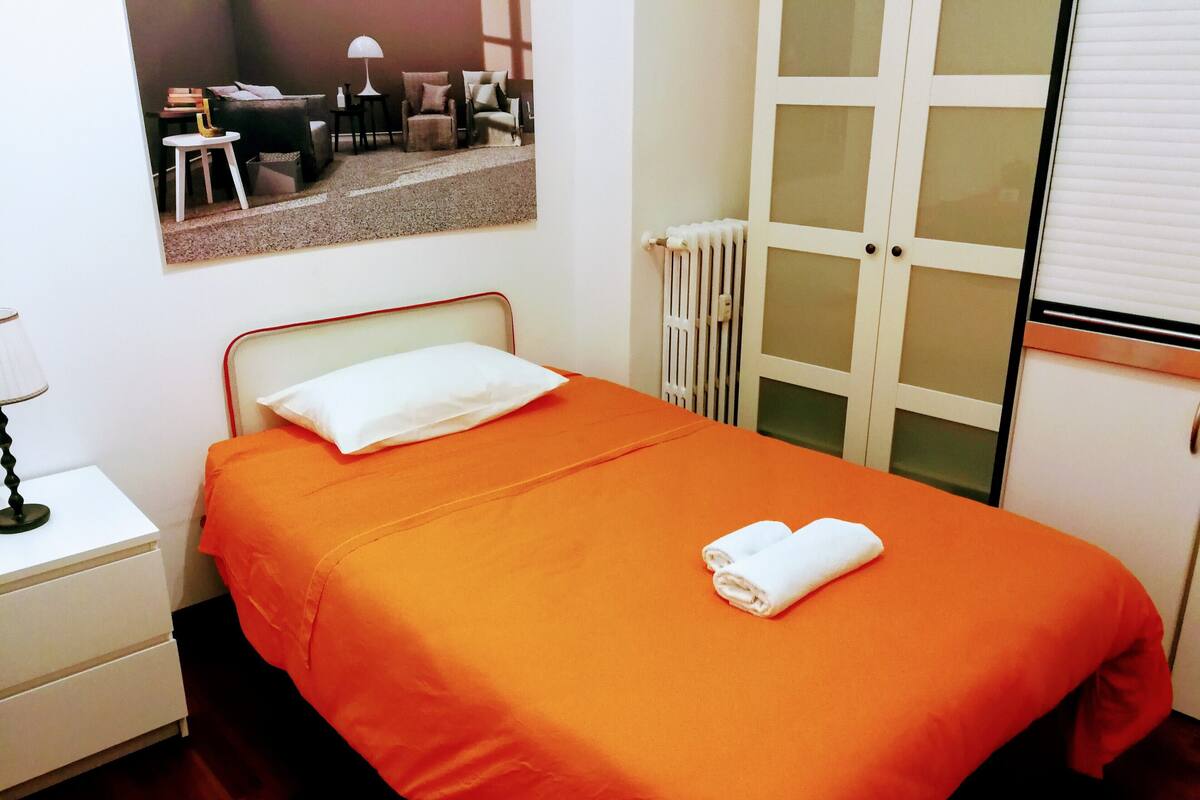 Habitación Business | Ropa de cama de alta calidad, edredones de plumas, escritorio