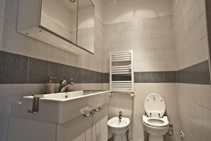 Junior Suite, 1 Bedroom, City View | Bathroom