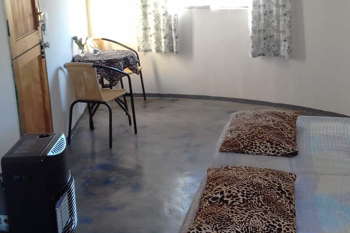 basic cabin, 3 single beds | 1 bedroom, bed sheets