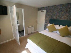 Standard Double Room, Ensuite (Cosy) - The Fox & Hounds (Swindon)