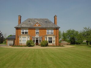 Exterior - Furtho Manor Farm (Milton Keynes)
