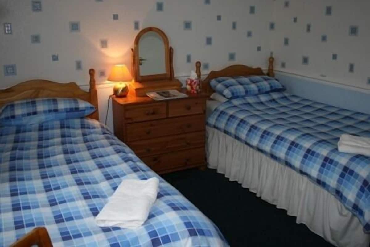 Twin Room, Shared Bathroom | 1 bedroom