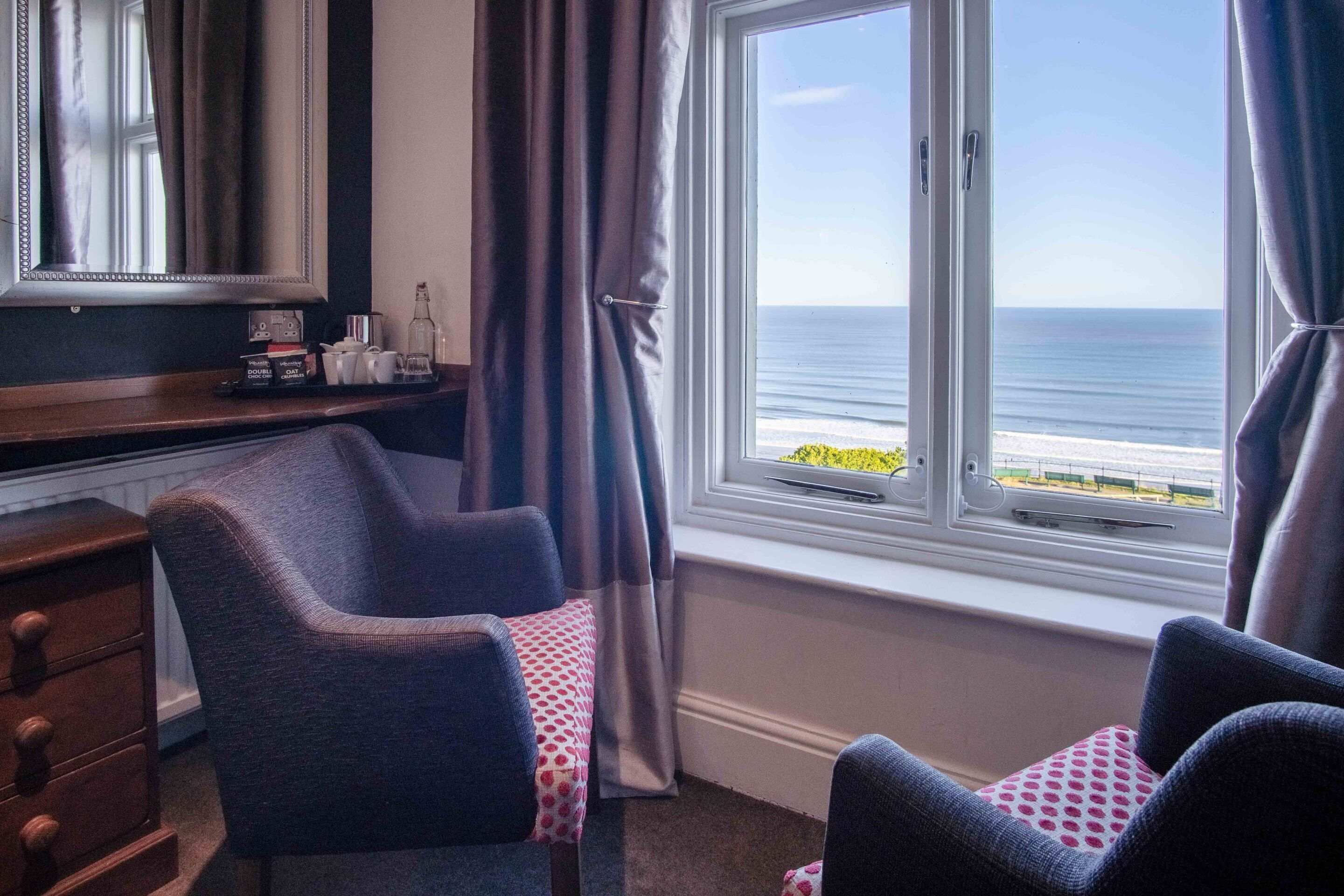 Dobbeltrom, eget bad, sjøutsikt