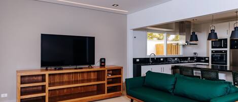 Residenze Vistabela | Living area | 32-inch LED TV with cable channels, TV, table tennis