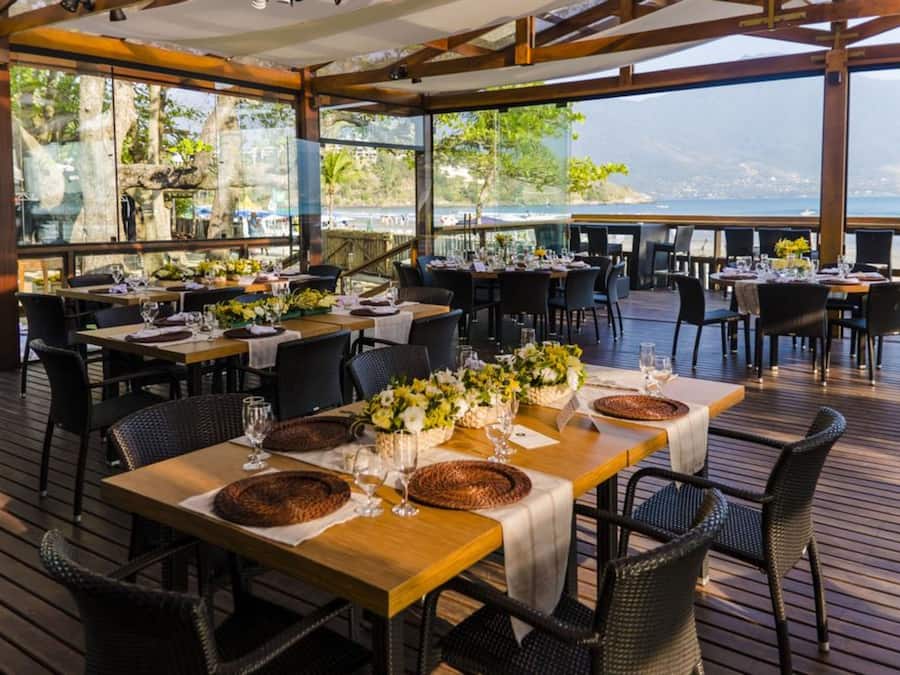 Se sirven desayunos, almuerzos y cenas (con vistas a la playa)