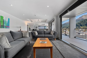 3 Bedroom Earnslaw Penthouse