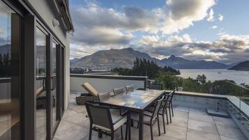 3 Bedroom Remarkables Penthouse | Lake view