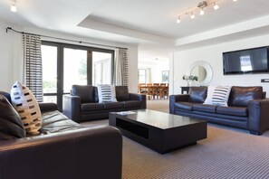 Apartment, 4 Schlafzimmer | Hochwertige Bettwaren, individuell dekoriert, individuell eingerichtet