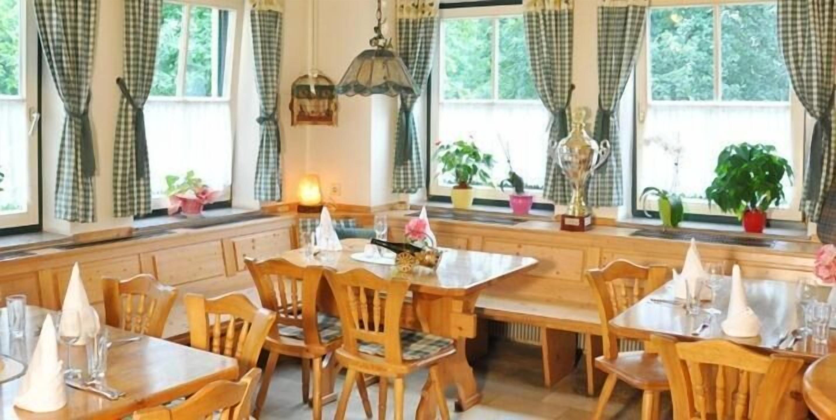 Lunch and dinner served