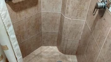 Shower, rainfall showerhead, free toiletries, heated floors (bathroom)