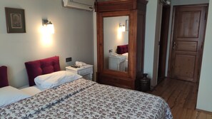 Kahden hengen superior-huone, parveke | Minibaari, tallelokero huoneessa, äänieristys, ilmainen Wi-Fi