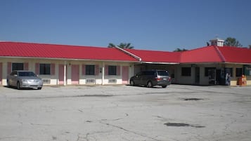 Parkir mandiri gratis