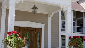 Pintu masuk hartanah