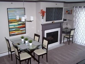Standard Condo, 1 Bedroom, Bay View (1 King and 1 Sofa Sleeper) | In-room dining - Water Street Inn (Boyne City)