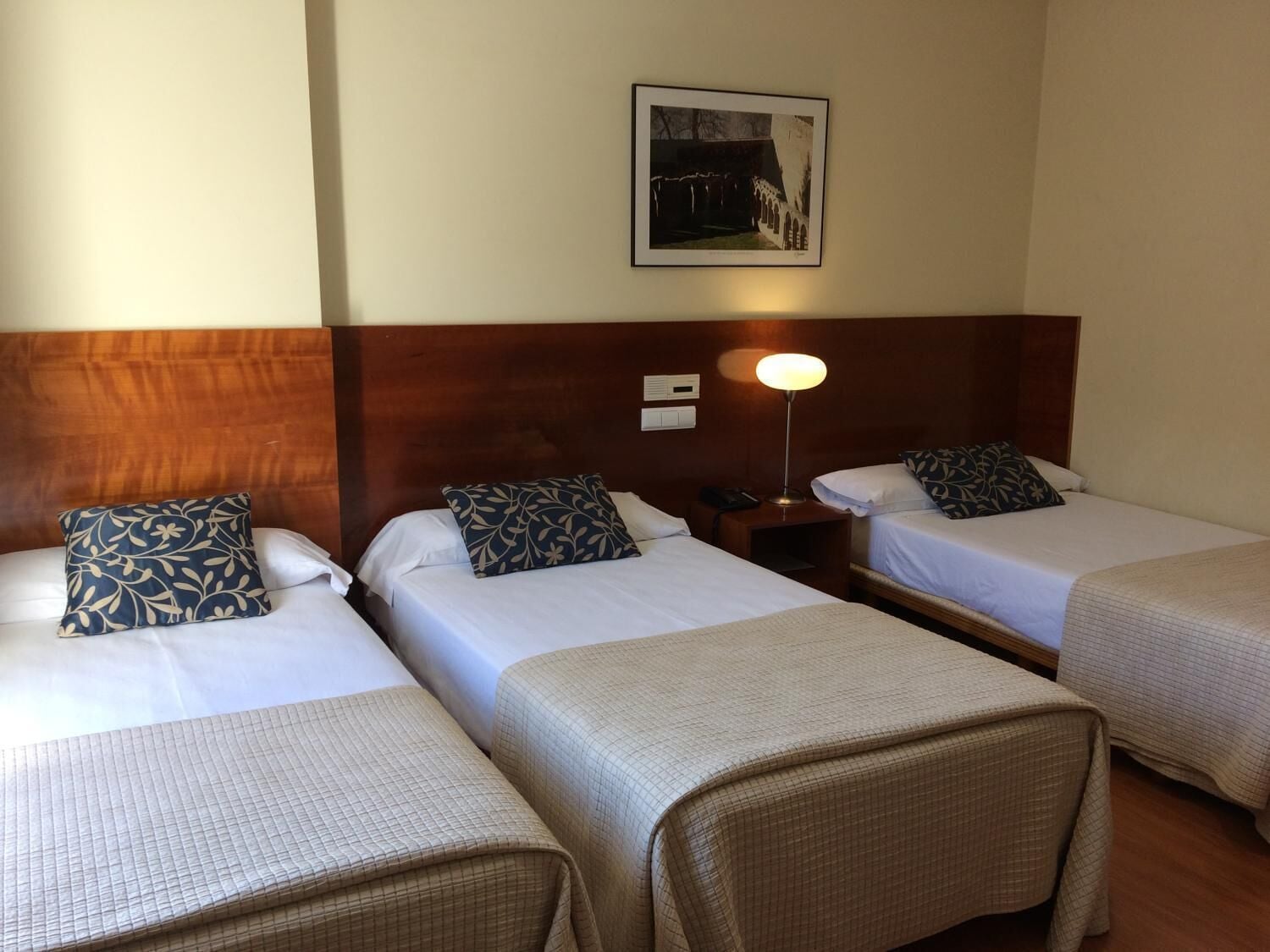 triple room | desk, blackout curtains, free wifi, bed sheets