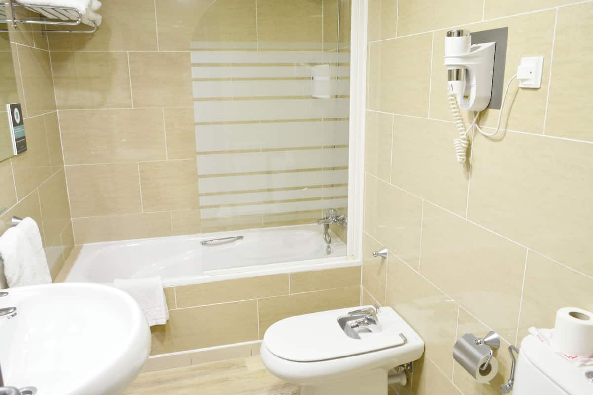 economy double room | desk, blackout curtains, free wifi, bed sheets